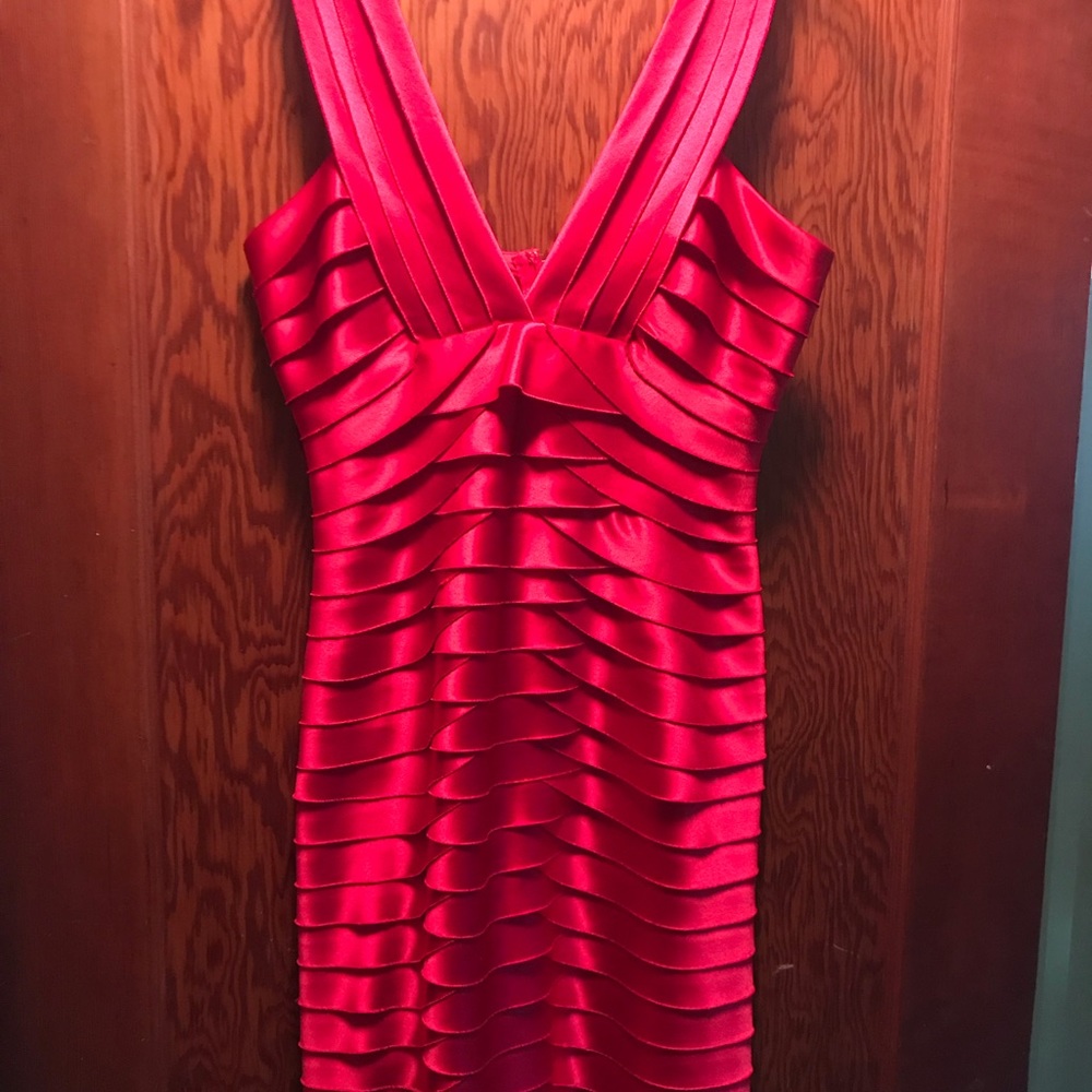 BCBG red dress, never worn. Flattering & sexy.